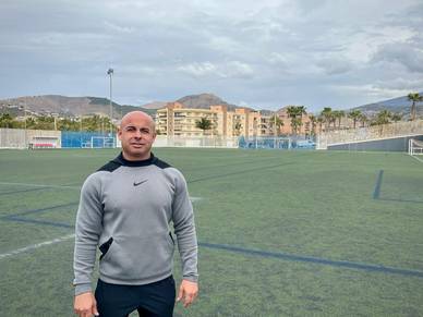 El Ayuntamiento iniciará el cambio de césped del campo de fútbol Hermanos Callejón