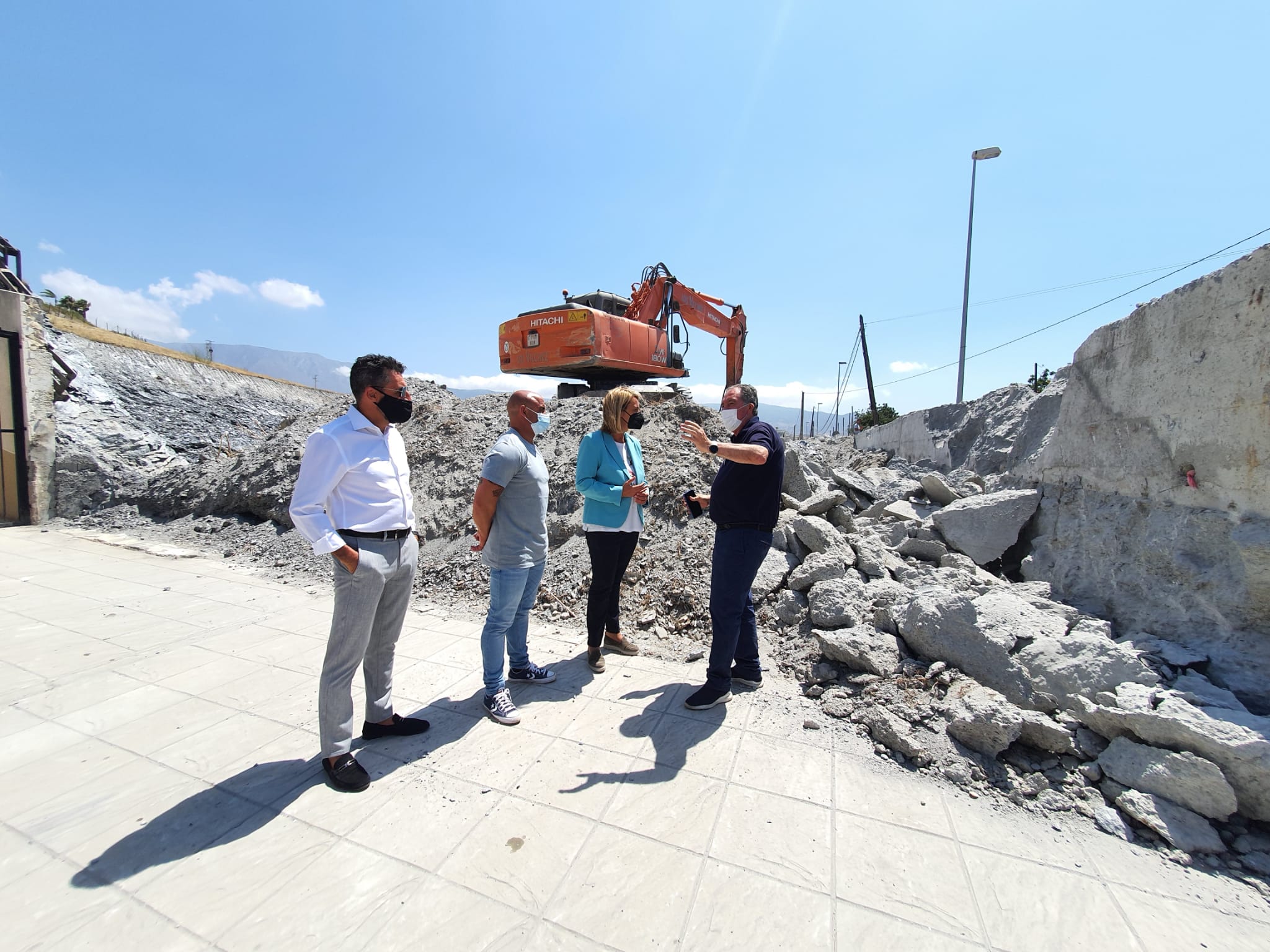 La Demolición del muro del camino de Las Ventillas marca el comienzo de