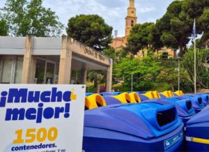 Contenedor azul en Motril