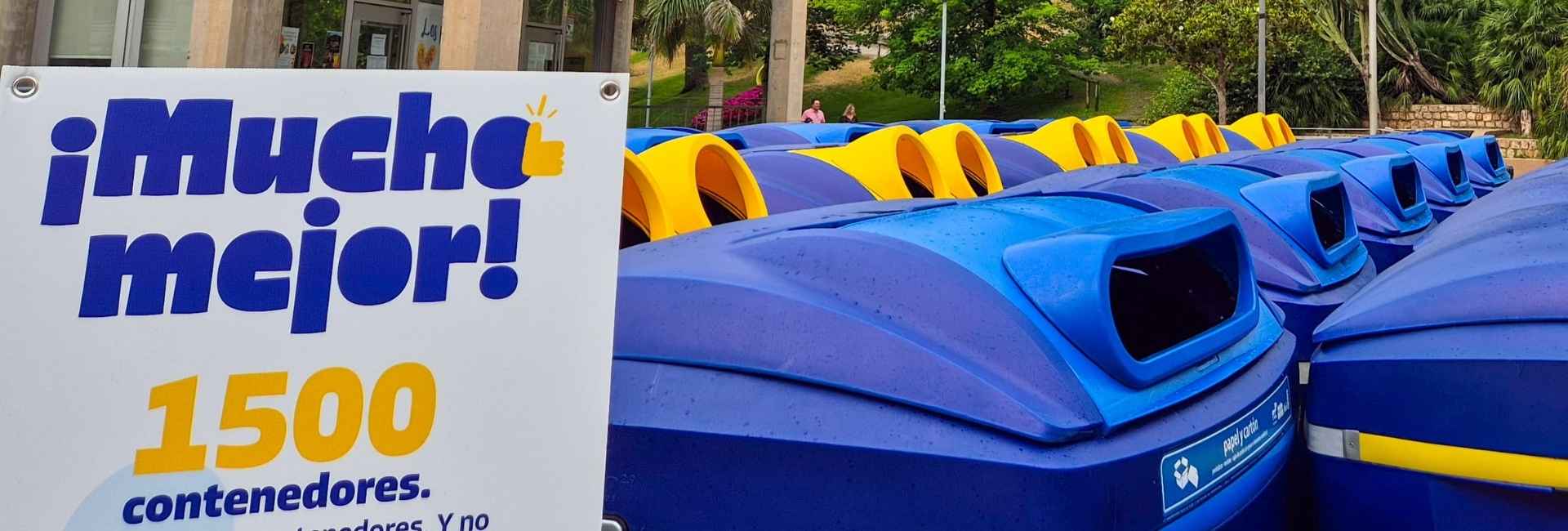 Contenedor azul en Motril